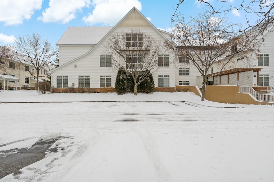 2100 Old School Road, Mound, MN 55364, Presented by Cheryl Holds